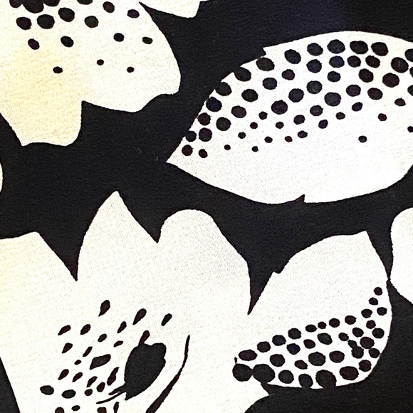 BILL BLASS Scarf 57” Black White Silk Classic Beauty, Gorgeous Detail Like New! - Picture 4 of 6